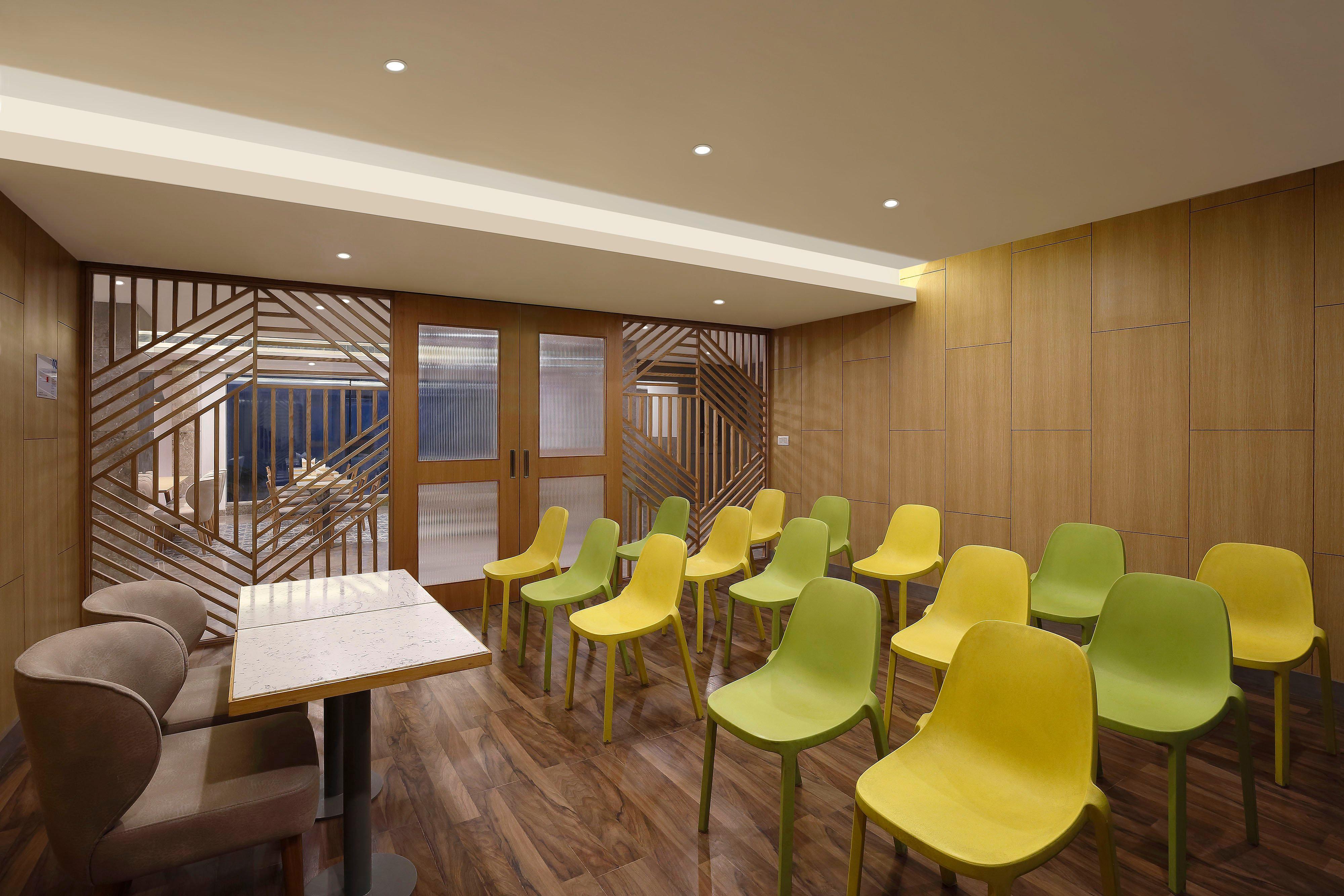 Holiday Inn Express Ahmedabad Prahlad Nagar By Ihg Zewnętrze zdjęcie