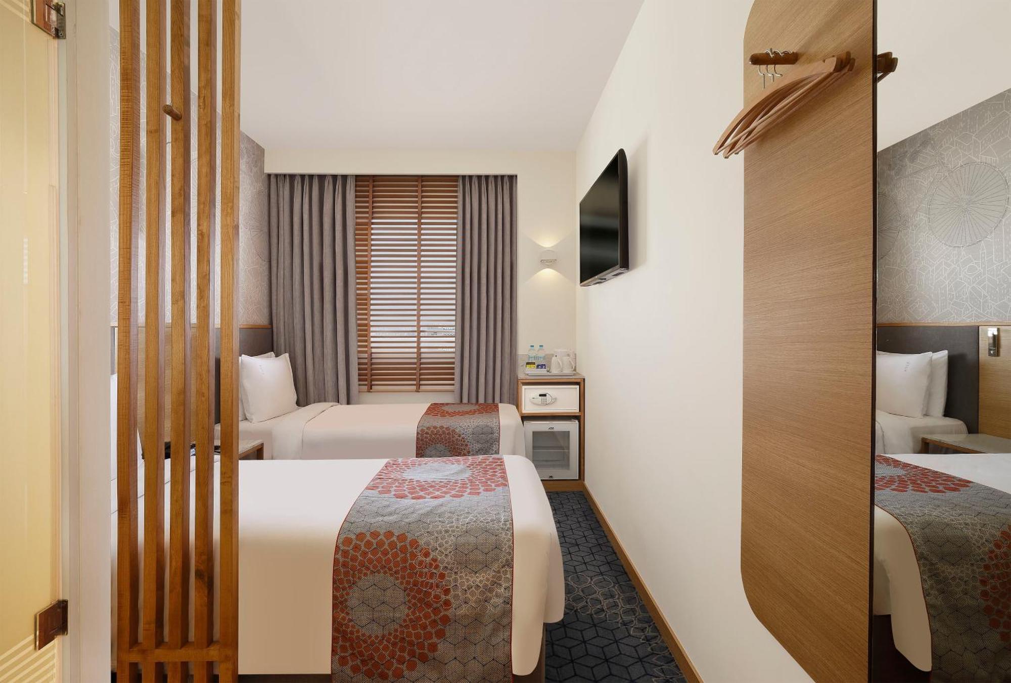 Holiday Inn Express Ahmedabad Prahlad Nagar By Ihg Zewnętrze zdjęcie