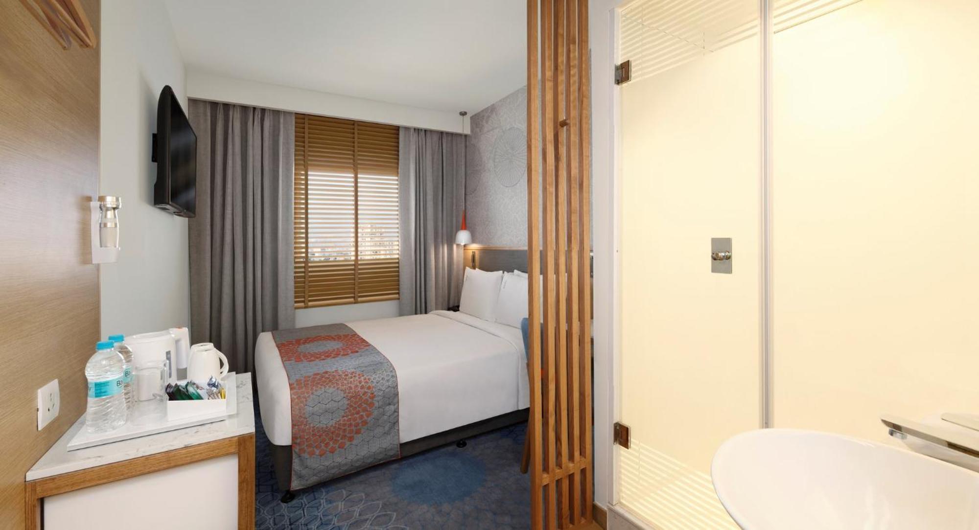 Holiday Inn Express Ahmedabad Prahlad Nagar By Ihg Zewnętrze zdjęcie