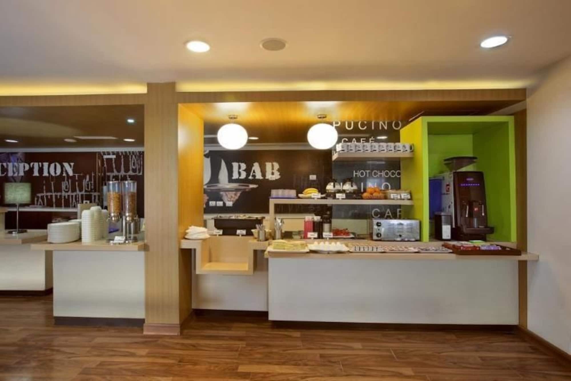 Holiday Inn Express Ahmedabad Prahlad Nagar By Ihg Zewnętrze zdjęcie