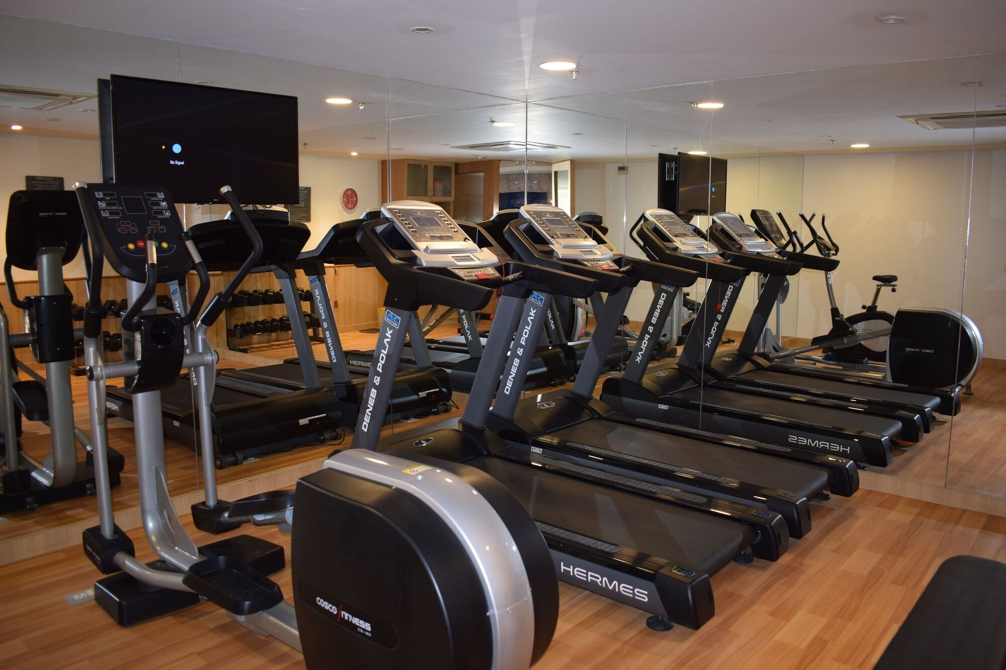 Holiday Inn Express Ahmedabad Prahlad Nagar By Ihg Zewnętrze zdjęcie